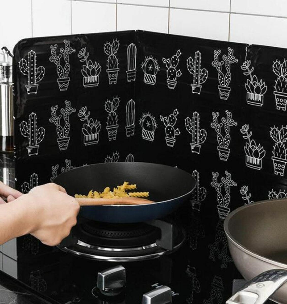 AG553D_ag553d_12.jpg AVX-AG553D Protectie din aluminiu anti-stropire pentru gatitul pe aragaz, lavabila, culoare Neagra