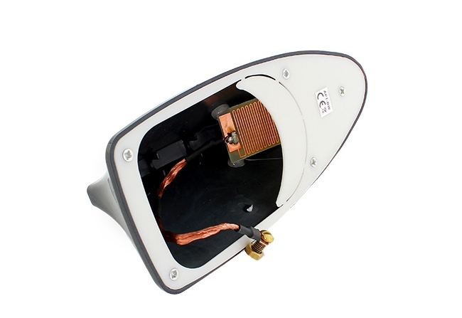 AK322A_ak322a_02_y982-6h.jpg AVX-AK322C Antena auto activa AM - FM tip "SHARK TAIL" culoare ALB