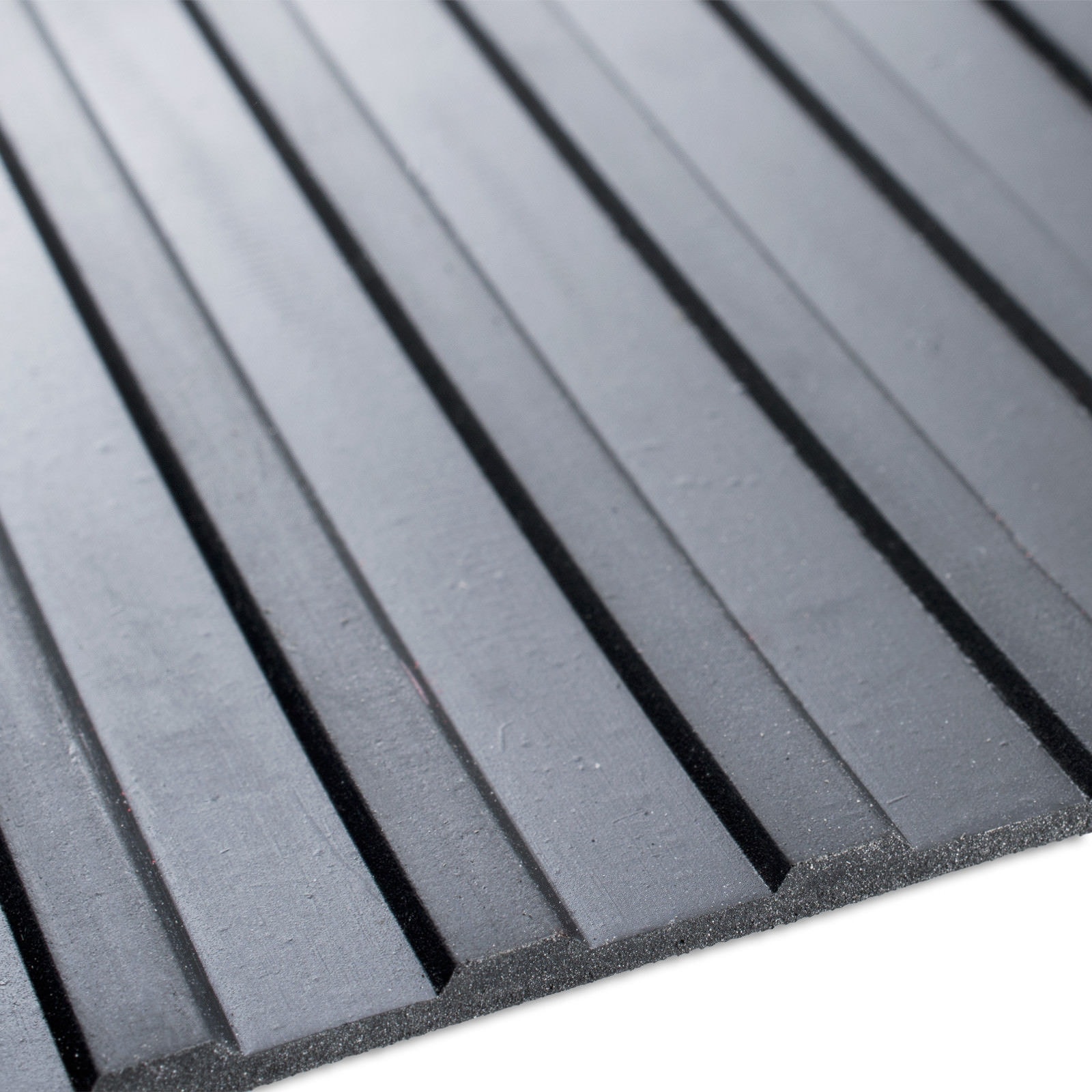 4f4ab0c58a9450b565737d3086402f9b.jpg AVX-SBR-SM Covor Antiderapant din Cauciuc, Linoleum din Cauciuc pentru Protectie Podea Auto - model STRIATII MARI